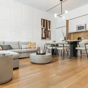 Artistic And Spacious By Rems Apartment *