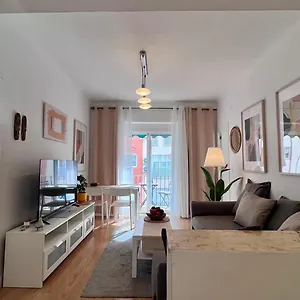Super Comfy And Homey 4br Peachy Malaga