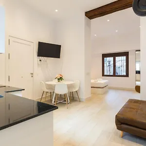 Teba-el Teatro Prime Location Private Patio Apartment *