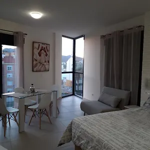 Spacious Studio In Center With Free Parking Apartment *