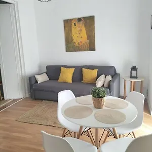 Apartment Souvenirs Ii