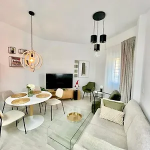 Apartment Historical Centre! Private Terrace & Gym-near Public Parking