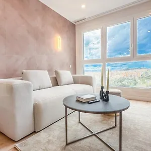 With Stunning Views And Parking By Rems *