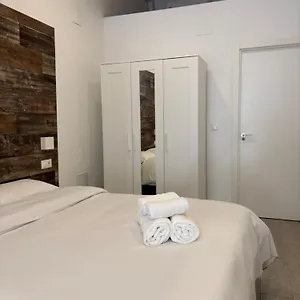 Apartment Hermoso Piso A 3 Min De La Estacion De Bus Y Tren Ave