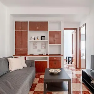 With Work/study Close To Old Town Apartment