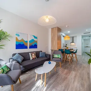 Centre Pool & Parking Apartment