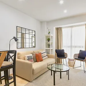 Hanna In By Solaga Homes Apartment