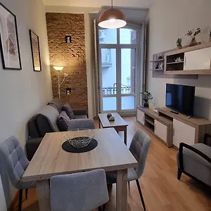 Rosa 2 Bedrooms In Center Apartment *