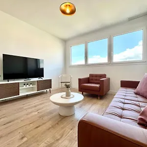 Skyline Vii Pool & Coworking By Ele Apartment