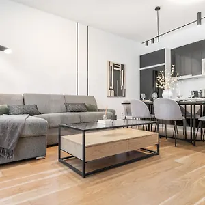 With Picasso Vibes By Rems Apartment
