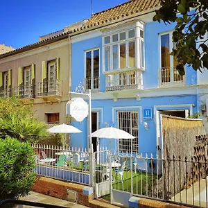 La Casa Azul + Bed and breakfast