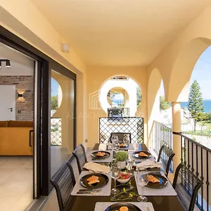 Apartment Sea View Loft: Beachfront Access & Contemporary Style *