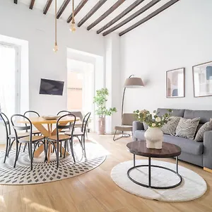 Sanders Lavender - Delightful Two-bedroom Downtown * Malaga