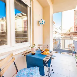 Cosy Flat With Private Balcony - Historic Center By Rems *