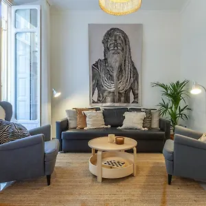 Puerta De Larios: Three-bedroom With Balconies And Patio Apartment *