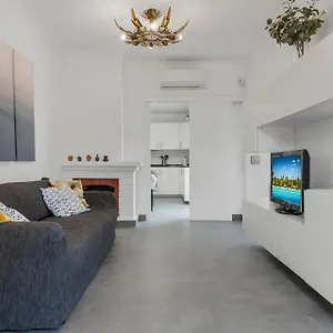 Holiday home Charming 3 Bedroom House With 2 Terraces
