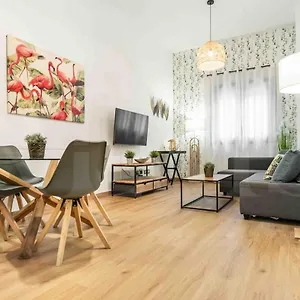 Apartment With Parking And Patio - Center By Rems
