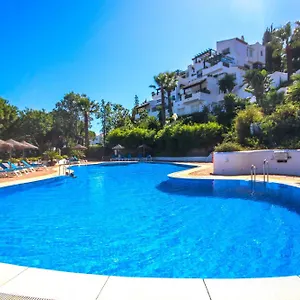 Three Bedroom La Mairena Elviria Apartment *