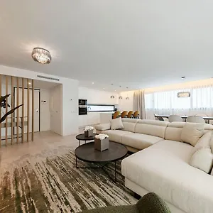 Luxury 4 Bed With Sea Views In Eden