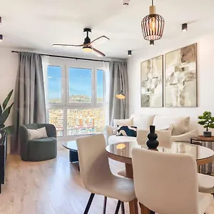 Modern Sky-rise Living With Pool And Parking Rems Appartement *