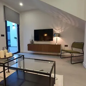 Rent4 Mercedes Apartment Malaga