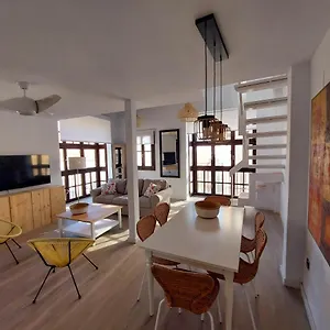 Dona Elvira Carreteria Apartment Malaga