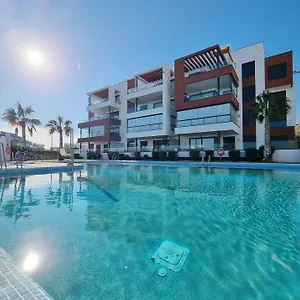 Beautiful Middel Views With Pool And Gym Apartment