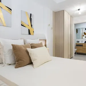 Apartment La Goleta: In The District