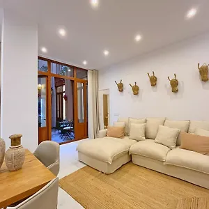 Apartment Piso Con Patio, 3 Habitaciones, En La Goleta